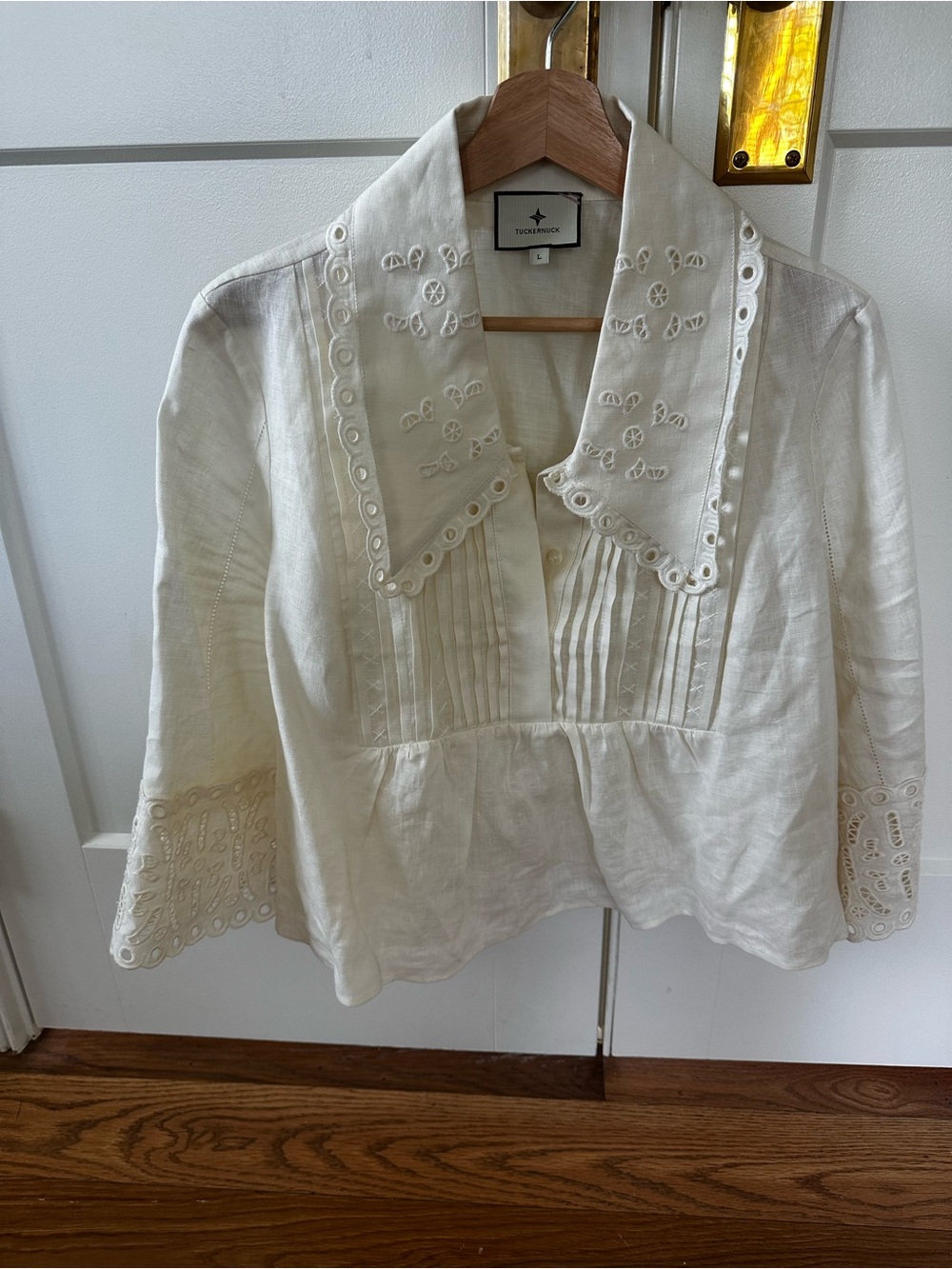 Tuckernuck Women's White 3/4 Sleeve Eyelet Peasant Top - Picture 2 of 3